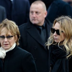 De nouveaux témoignages rapportent que sa fille Laura Smet a fait le choix de tout mettre sur pause pour veiller sur elle jusqu'à son dernier souffle.

Nathalie Baye et Laura Smet - Sorties de l'église de la Madeleine après les obsèques de Johnny Hallyday à Paris le 9 décembre 2017.
© Veeren / Bestimage