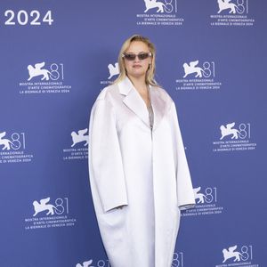 Durant cette période, elle a connu la précarité, se retrouvant sans téléphone ni carte bancaire et devant faire face à des difficultés financières.

Sara Forestier - 81e Festival du film de Venise - Photocall du film -Trois Amies (Three Friends).
©SGPItalia