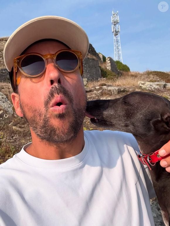 Julian Bugier partage ses vacances sur Instagram en compagnie de sa conjointe Claire Fournier.