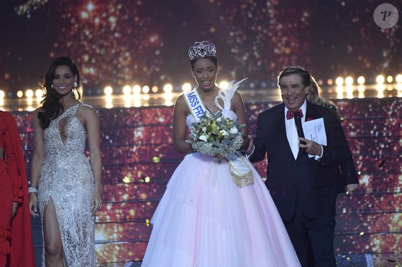 Si elle est devenue la Miss France la plus âgée samedi soir dernier à l'issue de la cérémonie,

Miss France 2025, sur TF1           
Crédits : Pierre Billard/sipa press via Bestimage