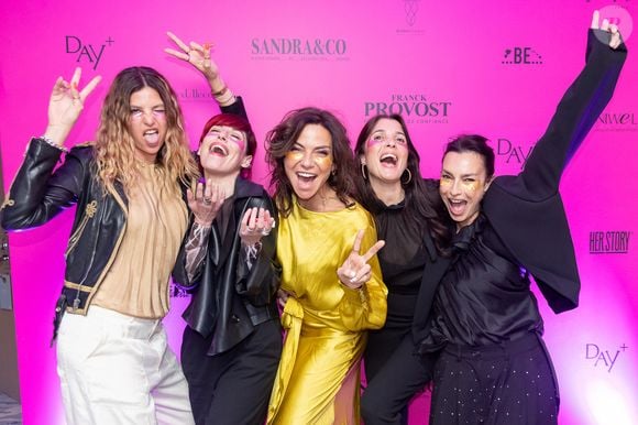 Isabelle Funaro a surpris tout le monde en portant un patch collagène Day+ sur son visage, tout comme ses copines.
Exclusif - Isabelle Funaro, Jennifer Ayache, Sandra Sisley, Gaelle Constantini, Hortense d'Estève à la soirée "bal patché" à la suite Sandra & Co lors du Festival International des Séries de Cannes, Canneseries Saison 8, à l’hôtel JW Marriott Cannes le 26 avril 2025. © Aurelio Stella / William Sanches Tavares / Evenjoy / Bestimage