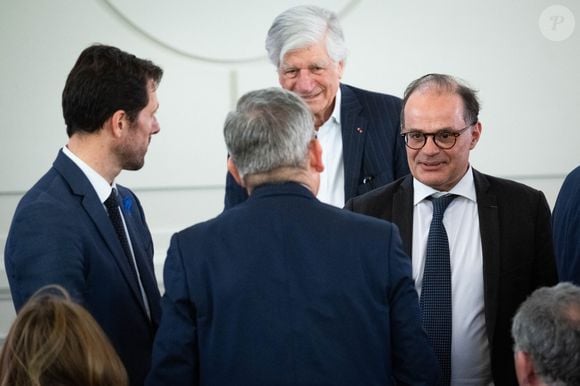 Mathieu Lefevre, depute Ensemble pour la Republique, Charles de Courson, depute LIOT et Maurice Levy avec Emmanuel Moulin, lors de la remise du prix Jean Pierre-Bloch de  la LICRA, à l Elysée, le 2 avril 2025.  © Eric Tschaen / pool / Bestimage