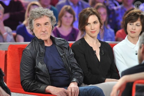 Elle confie avoir été très affectée par leur envol, même s’ils restent très proches.

 François Cluzet, Clémentine Baert et Valérie Bonneton - Enregistrement de l'émission "Vivement Dimanche prochain" présentée par M.Drucker et diffusée le 5 mai sur France 2. Le 29 avril 2019
© Guillaume Gaffiot / Bestimage