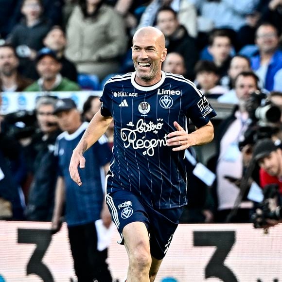 Zinedine Zidane - A l’occasion des 100 ans du parc Lescure, Bordeaux accueille au stade Chaban-Delmas un match de gala opposant les gloires des Girondins de Bordeaux au Variétés Club de France le mardi 14 mai 2024. Thierry Breton / Panoramic / Bestimage