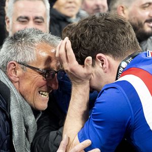 Antoine Dupont, capitaine de l'équipe de France de Rugby avec ses parents, son père Jean et sa mère Marie-Pierre - La France s'offre le grand chelem dans le Tournoi des six nations, après sa victoire 25-13 contre l'Angleterre au stade de France, à Saint-Denis, Seine Saint-Denis, France, le 19 mars 2022. © Cyril Moreau/Bestimage