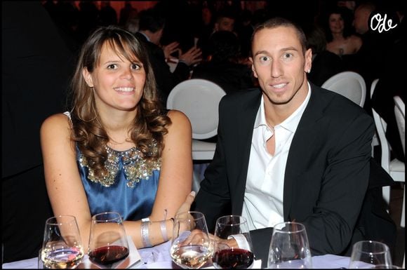 Frédérick Bousquet et Laure Manaudou (enceinte) - Dîner de gala de la mode contre la Sida au Pavillon d'Armenonville, le 28 janvier 2010. © Rachid Bellak/Bestimage