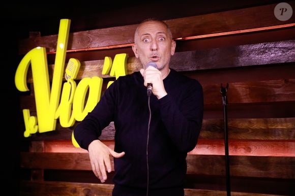 Exclusif - Gad Elmaleh -  Le célèbre humoriste Gad Elmaleh a inauguré lundi 3 février 2025 Le Vig’s, un tout nouveau Comedy Club situé sur le Vieux-Port de Marseille.

© Franz Chavaroche / Bestimage