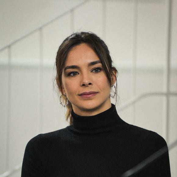La Française Marine Lorphelin, médecin généraliste, mannequin et Miss France 2013, regarde pendant une visite de presse au Centre de ressources et de compétences de la mucoviscidose (CRCM) à l'hôpital Necker-Enfants malades - AP-HP à Paris, France, le 4 décembre 2023. Photo by Firas Abdullah/ABACAPRESS.COM