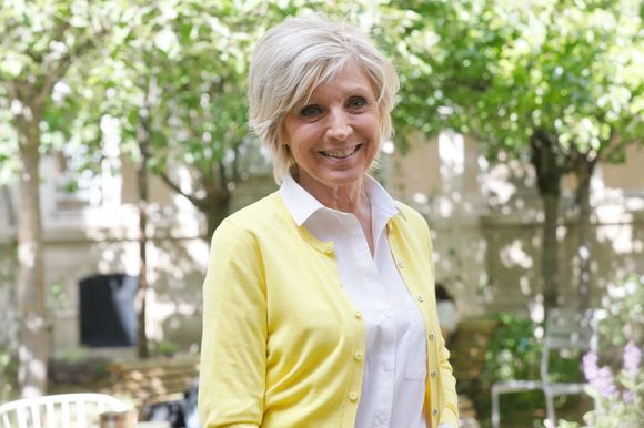 Evelyne Dhéliat (TF1 & LCI) - Les présentateurs météo français donnent le "feu vert" officiel de la 19ème édition du Forum International de la Météo et Climat (FIM) à l'académie du climat (anciennement Mairie du IVe arrondissement) à Paris, France, le 6 mai 2022. © Christophe Clovis / Bestimage