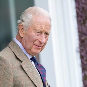 Le roi Charles a réagi publiquement à des propos rapportés par Charles Spencer dans son prochain livre.

Le roi Charles III et la reine Camilla arrivent pour le traditionnel Braemar Gathering, organisé à Braemar, en Écosse, au Royaume-Uni.
GOFF  / BESTIMAGE