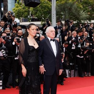 Tiffany Chen et son compagnon Robert de Niro - Montée des marches du film « Partir un jour » pour la cérémonie d’ouverture du 78ème Festival International du Film de Cannes, au Palais des Festivals à Cannes. Le 13 mai 2025
© Jacovides-Moreau / Bestimage