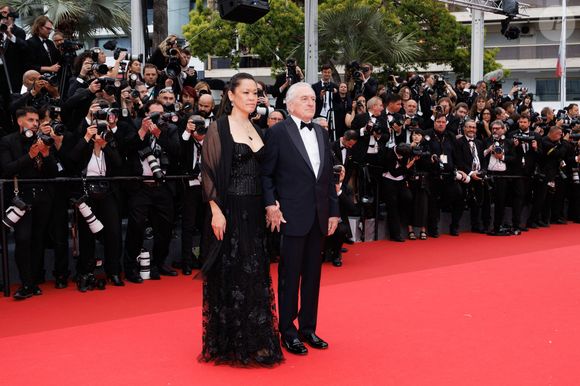 Tiffany Chen et son compagnon Robert de Niro - Montée des marches du film « Partir un jour » pour la cérémonie d’ouverture du 78ème Festival International du Film de Cannes, au Palais des Festivals à Cannes. Le 13 mai 2025
© Jacovides-Moreau / Bestimage
