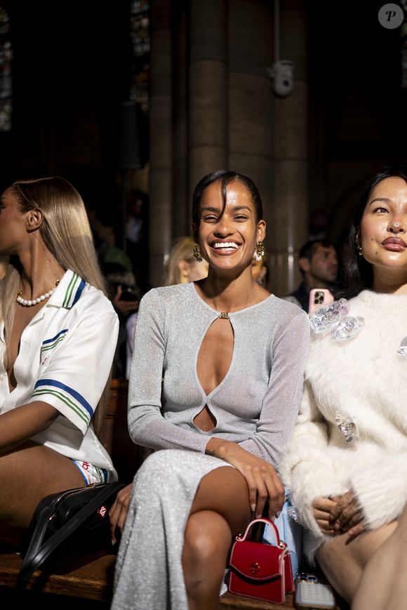 Narah Baptista au défilé Casablanca Collection Femme Prêt-à-Porter Printemps/Eté 2026 lors de la Fashion Week de Paris, le 1er octobre 2025.
 
Photo : Pierre Perusseau / Bestimage
