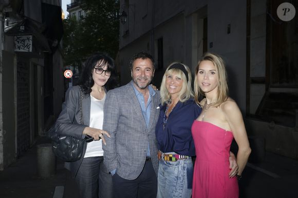 Yamina Benguigui, Bernard Montiel, guest, Tiphaine Auzière lors du vernissage de l'exposition de Danhôo à la galerie A2Z Art Gallery à Paris le 29 avril 2025.

© Jack Tribeca / Bestimage