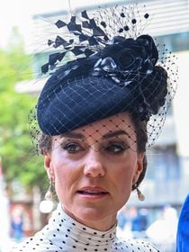 Kate Middleton radieuse aux côtés du prince William, la reine Camilla ose la même couleur de tenue qu'elle