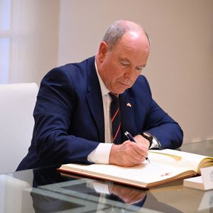 Pedro Sánchez, Premier ministre espagnol, reçoit le prince Albert II de Monaco à Madrid le 1er juin 2026. Cordon / Bestimage