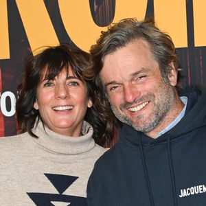 Depuis 2022, la journaliste et le skipper vivent le parfait amour dans le Var.

Estelle Denis et Marc Thiercelin à l'avant-première du film "Mon héroïne" au cinéma UGC Normandie à Paris, le 12 décembre 2022. 

Photo : Coadic Guirec / Bestimage