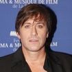 Thomas Dutronc dévoile l’un des meilleurs endroits pour “ne plus penser à rien”, une plage sublime où l’eau est translucide