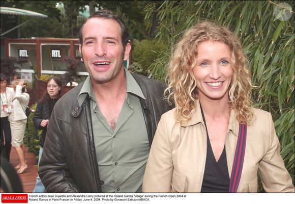 Les acteurs français Jean Dujardin et Alexandra Lamy photographiés au 'Village' de Roland Garros pendant les Internationaux de France 2004 à Roland Garros à Paris-France le vendredi 4 juin 2004. Photo Gorassini-Zabulon/ABACA.