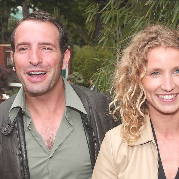 Les acteurs français Jean Dujardin et Alexandra Lamy photographiés au 'Village' de Roland Garros pendant les Internationaux de France 2004 à Roland Garros à Paris-France le vendredi 4 juin 2004. Photo Gorassini-Zabulon/ABACA.