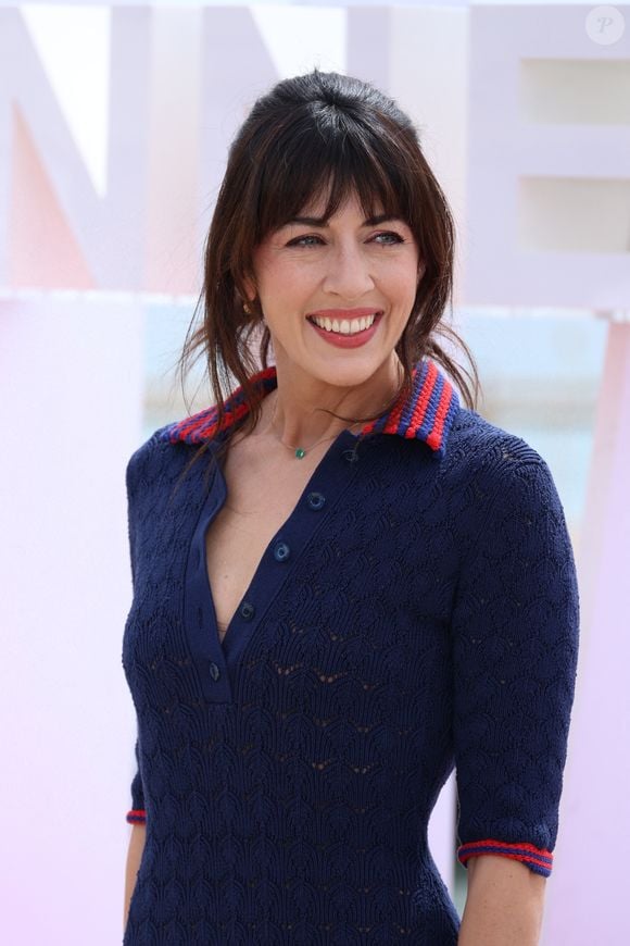 La musicienne s'est également lancée dans une carrière de comédienne en parallèle

Nolwenn Leroy lors du photocall de 'Broceliande' sur la plage du Majestic lors de la 7eme saison de 'CanneSeries' à Cannes le 7 Avril 2024 

Denis Guignebourg/BestImage