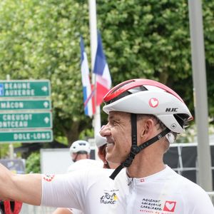 Exclusif - Paul Belmondo - Les célébrités lors de “L'Etape du Coeur” de l’association Mécénat Chirurgie Cardiaque lors de la 12ème étape de la 113ème édition du Tour de France entre Nevers et Chalon-sur-Saône, France, le 16 juillet 2026. © Anne-Sophie Guebey/Bestimage
