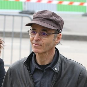 Un selfie de Jean-Jacques Goldman fait parler 

Jean-Jacques Goldman lors des obsèques de Véronique Colucci au cimetière communal de Montrouge.