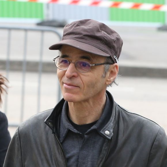Un selfie de Jean-Jacques Goldman fait parler 

Jean-Jacques Goldman lors des obsèques de Véronique Colucci au cimetière communal de Montrouge.