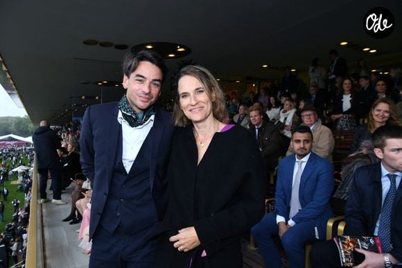 Julian Bugier et sa femme Claire Fournier au prix Qatar Arc de Triomphe à l'Hippodrome de Longchamp le 6 octobre 2024  

© Rachid Bellak / Bestimage