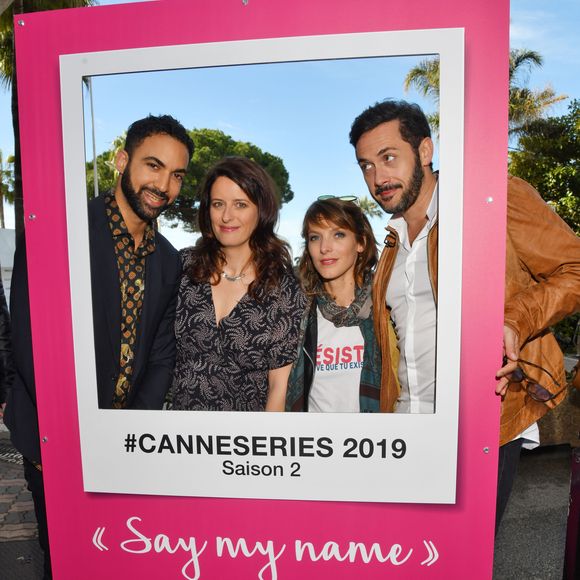Joakim Latzko, Anne Décis, Elodie Varlet et Emanuele Giogi de la série "Plus Belle La Vie" sur la croisette lors de la 2ème édition du "Canneseries" à Cannes, France, le 7 avril 2019. © Bruno Bébert/Bestimage