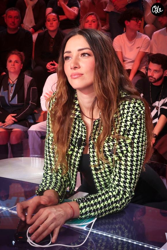 Exclusif - Delphine Wespiser, sur le plateau de  TBT9 présenté par C.Hanouna, et diffusé en direct sur W9, Paris, France, le 17 mars 2026. © Jack Tribeca / Bestimage