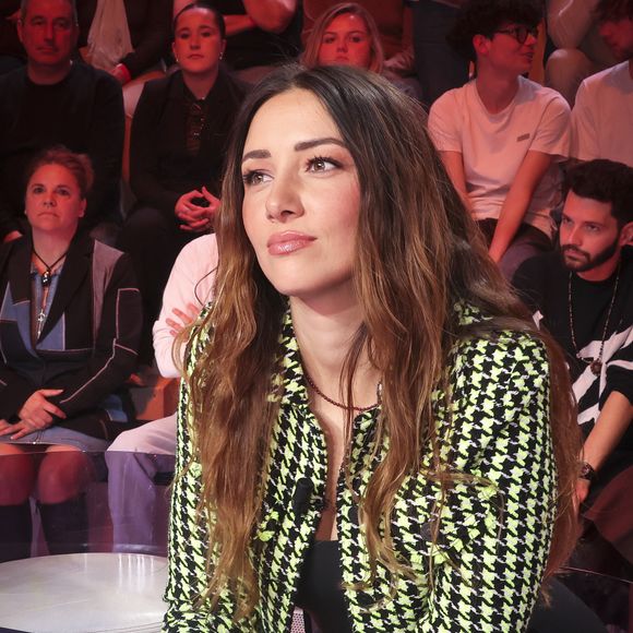Exclusif - Delphine Wespiser, sur le plateau de  TBT9 présenté par C.Hanouna, et diffusé en direct sur W9, Paris, France, le 17 mars 2026. © Jack Tribeca / Bestimage