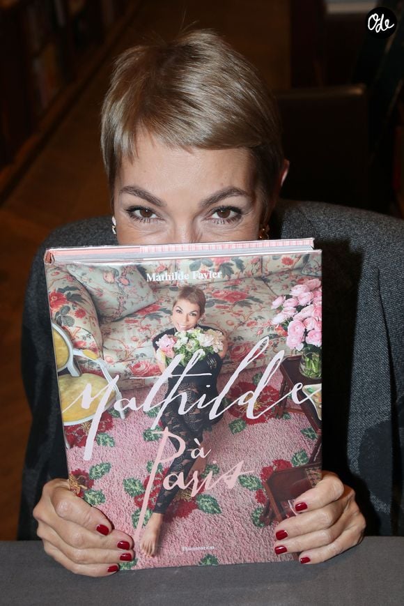 Exclusif - Mathilde Favier et son livre « Mathilde à Paris » - Dédicace du livre « Inside Paris » du photographe Argentin Ricardo Labougle, préfacé par Mathilde Favier à la librairie Galignani à Paris, France, le 21 Octobre 2024

© Bertrand Rindoff / Bestimage