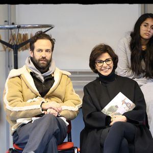 Le lycée Théodore-Monod, à Noisy le Sec, a reçu en effet reçu la visite de Rachida Dati, pour saluer Les Jeunesses en mouvement, une initiative lancée par le célèbre danseur et chorégraphe Benjamin Millepied. 

Exclusif - Rachida Dati, ministre de la Culture, en déplacement au lycée professionnel Théodore Monod, à Noisy le Sec, aux côtés de Benjamin Millepied. © Alain Guizard / Bestimage