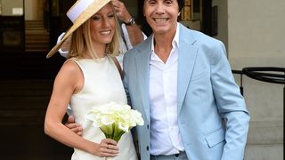 Près de trois mois après son mariage avec Paola, Jean-Luc Lahaye annonce la naissance d'un bébé : "Une nouvelle aventure commence"