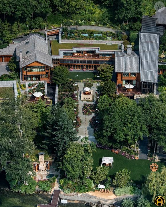 Il a fait construire au bord d'un lac de Washington une maison high-tech avec gadgets dans chaque pièce et salle de trampoline...

La maison Xanadu 2.0 de Bill Gates située à Medina, au bord d'un lac de Washington. Photo partagée sur Instagram le 30 janvier 2025.