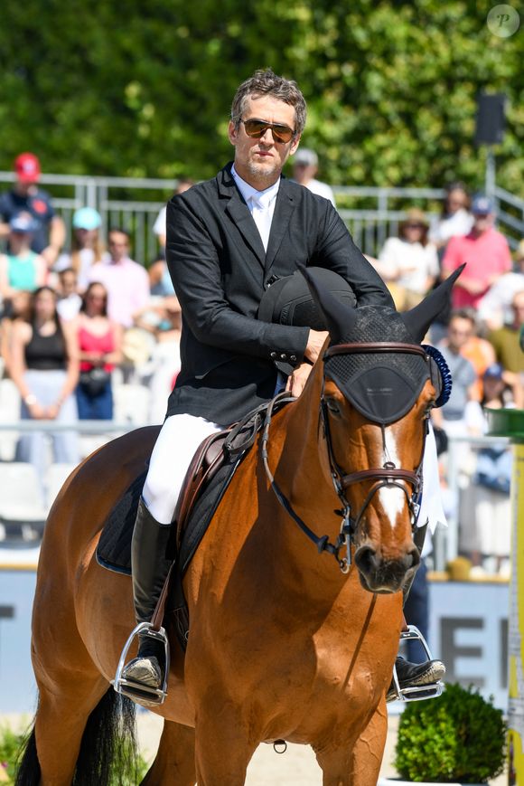 Guillaume Canet sur James Bond du Bec (6eme) lors du prix Geberit lors de la 9ème édition du "Longines Paris Eiffel Jumping" au Champ de Mars à Paris, France, le 25 juin 2023. © 
Perusseau-Veeren/Bestimage
