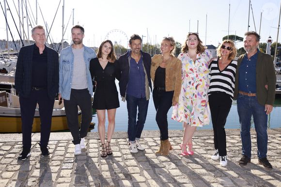 Tout en étant coach sportif.

Xavier Deluc, Emmanuel Moire, Clémence Lassalas, Kamel Belghazi, Julie Debazac, Charlotte Gaccio, Ingrid Chauvin, Alexandre Brasseur DEMAIN NOUS APPARTIENT
Le festival de fiction TV de La Rochelle samedi 17 septembre 2022. © Christophe Aubert via Bestimage