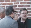 Le cliché a d'abord été publié pour afficher un soutien indéfectible aux projets de ses comparses. L'interprète de Brice de Nice en a en effet profité pour faire la promotion du nouveau spectacle de deux de ses complices. "Manu et Éric au petit palais des glaces du 11 juin au 31 juillet", écrit Jean Dujardin en légende.

Eric Collado, Jean Dujardin, Éric Massot, Manu Joucla - Arrivées aux obsèques de Bruno Salomone en l'église Sainte-Anne de Polangis de Joinville-le-Pont (Val-de-Marne) le 23 mars 2026. © Cyril Moreau Dominique Jacovides / Bestimage