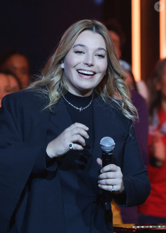 Il y a quelques jours, Santa avait été accusée d’avoir volontairement écarté Slimane et Vitaa de l’événement caritatif.

Santa - Les célébrités se mobilisent pour la 38ème édition du Téléthon dans les studios de France 2 à Paris © Coadic Guirec / Bestimage