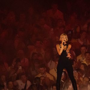 Figure emblématique de la scène électro, il a marqué les esprits avec le titre Nightcall.
Angele lors de la cérémonie de clôture des Jeux Olympiques de Paris 2024 au stade de France à Saint-Denis, le 11 août 2024.
© Baptiste Autissier / Panoramic / Bestimage