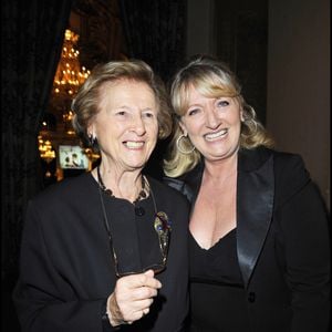 Charlotte de Turckheim et Françoise de Turckheim assistant à la 16e édition de la « Cérémonie des Lumières », qui s'est tenue à l'Hôtel de Ville de Paris, en France, le 14 janvier 2011. COADIC GUIREC / BESTIMAGE
