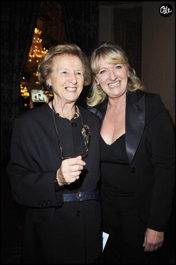 Charlotte de Turckheim et Françoise de Turckheim assistant à la 16e édition de la « Cérémonie des Lumières », qui s'est tenue à l'Hôtel de Ville de Paris, en France, le 14 janvier 2011. COADIC GUIREC / BESTIMAGE