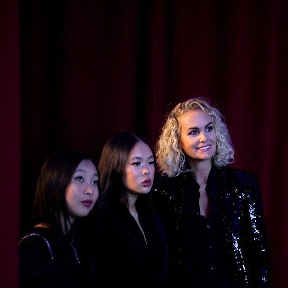 Exclusif - Laeticia Hallyday et ses filles Joy et Jade - Vernissage de l'exposition "Johnny Hallyday, l'exposition" au Palais des Expositions à Paris. Le 21 décembre 2023
© Dominique Jacovides / Bestimage