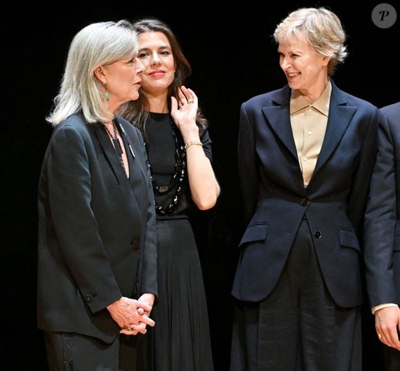 Deux jumelles qui ont fait honneur à cet événement toujours très important pour la famille royale monégasque.

La princesse Caroline de Hanovre et sa fille Charlotte Casiraghi ont assisté à la cérémonie de proclamation de l'édition 2025 des Prix de la Fondation Prince Pierre à l'opéra Garnier à Monaco, le 14 octobre 2025.
© Bruno Bebert / Bestimage
