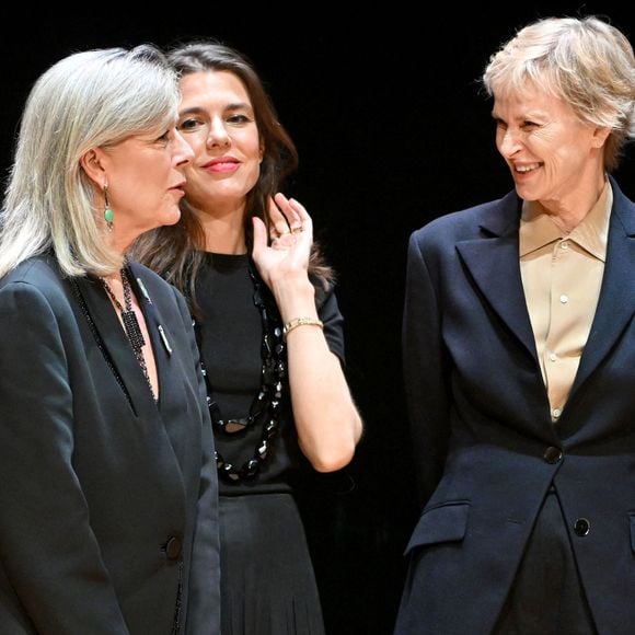 Deux jumelles qui ont fait honneur à cet événement toujours très important pour la famille royale monégasque.

La princesse Caroline de Hanovre et sa fille Charlotte Casiraghi ont assisté à la cérémonie de proclamation de l'édition 2025 des Prix de la Fondation Prince Pierre à l'opéra Garnier à Monaco, le 14 octobre 2025.
© Bruno Bebert / Bestimage