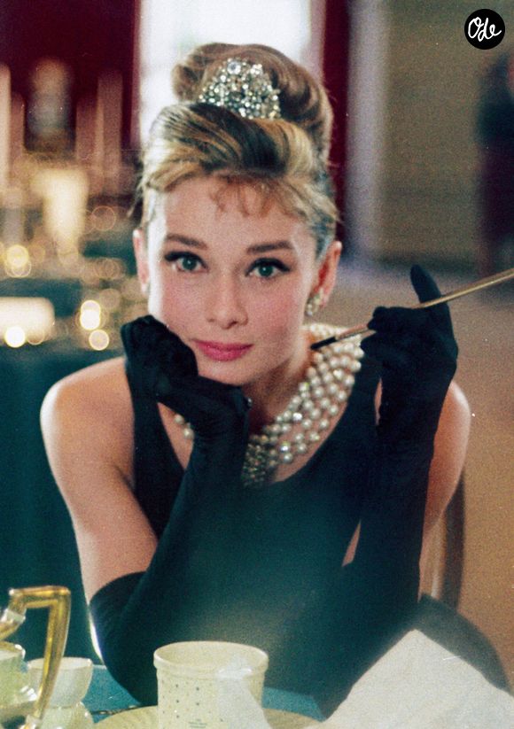 Audrey Hepburn a vécu près de trente ans dans sa propriété suisse baptisée La Paisible.

Archives diverses - Audrey Hepburn, James Bond.