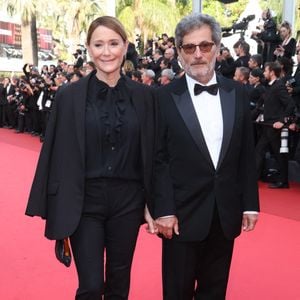 Daniela Lumbroso et son mari Eric Ghebali - Montée des marches du film « The Phoenician Scheme » lors du 78ème Festival International du Film de Cannes, au Palais des Festivals à Cannes. Le 18 mai 2025 © Jacovides-Moreau / Bestimage