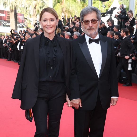 Daniela Lumbroso et son mari Eric Ghebali - Montée des marches du film « The Phoenician Scheme » lors du 78ème Festival International du Film de Cannes, au Palais des Festivals à Cannes. Le 18 mai 2025 © Jacovides-Moreau / Bestimage