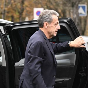 Nicolas Sarkozy et sa femme Carla Bruni vont déjeuner au restaurant Le Flandrin à Paris le lendemain de la sortie de prison de l'ancien président le 11 novembre 2025. Photo par Agence / Bestimage
